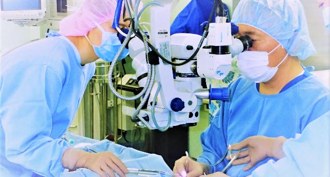 江口眼科病院の手術の様子